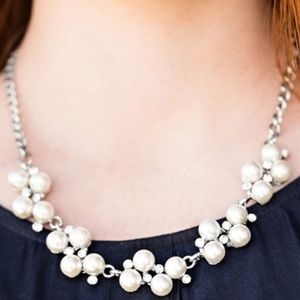 paparazzi Jewelry - White Pearl Necklace Earring Bracelet Set paparazzi Jewelry - White Pearl Necklace Earring Bracelet Set
